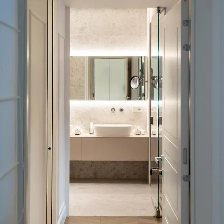 Donna Giacinta Luxury בארי