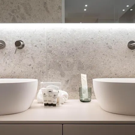 Donna Giacinta Luxury בארי