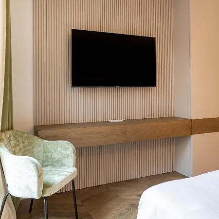 Donna Giacinta Luxury *